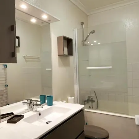 Cosy, Proche De La Tete D'or, Apartment